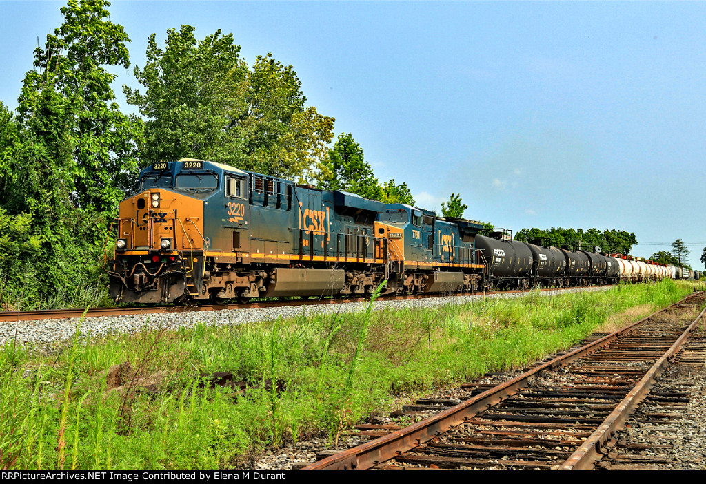 CSX 3220 on M-421